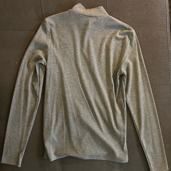 H&M Gray Ribbed Turtleneck - Picture 2 of 2